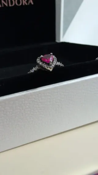 Coppia di anelli cuore rosso e zirconi pandora