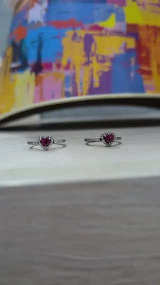 Coppia di anelli cuore rosso e zirconi pandora