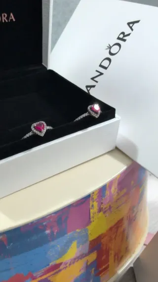 Coppia di anelli cuore rosso e zirconi pandora