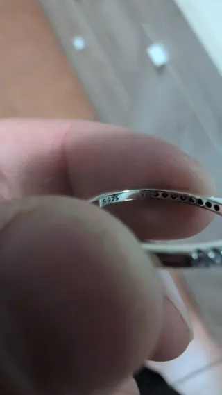 Coppia di anelli cuore rosso e zirconi pandora