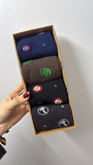 Calcetines con diseños de superhéroesu