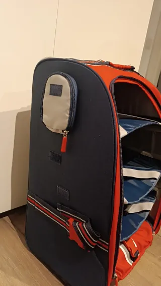 Maleta de viaje infantil roja con número 1