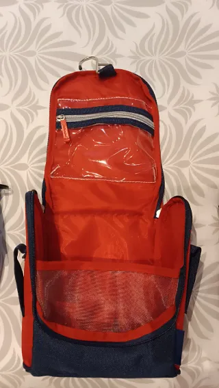 Maleta de viaje infantil roja con número 1