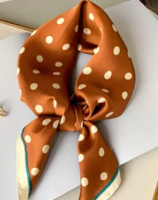 Pañuelo 70x70cm lunares