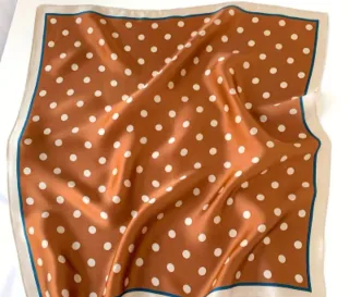 Pañuelo 70x70cm lunares