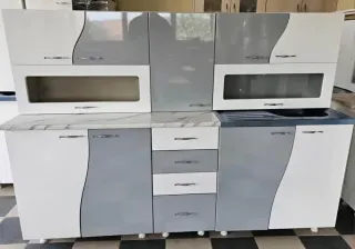 Mueble de cocina modular gris y blanco