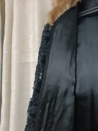 Abrigo de piel de astracán negro