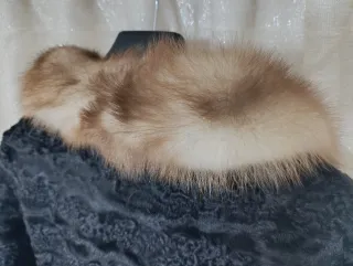 Abrigo de piel de astracán negro