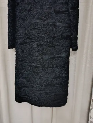 Abrigo de piel de astracán negro