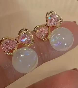 Pendientes dorados con lazo rosa y perla