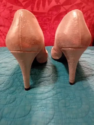 Zapatos de tacón Christian Rossi dorados