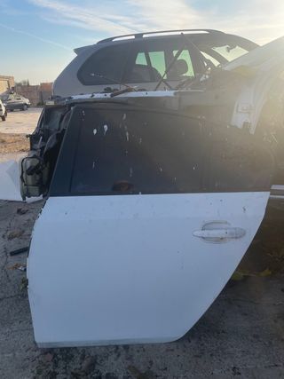 Puerta Trasera Izquierda Blanca