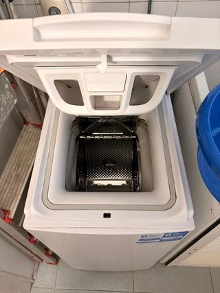 Lavadora blanca carga superior