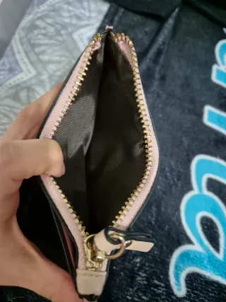 Cartera rosa a cuadros con bordado floral