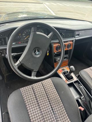 Mercedes-Benz 190  1981