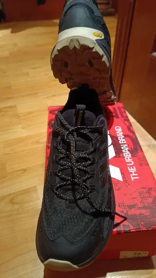 Zapatillas Merrell Negras y Beige