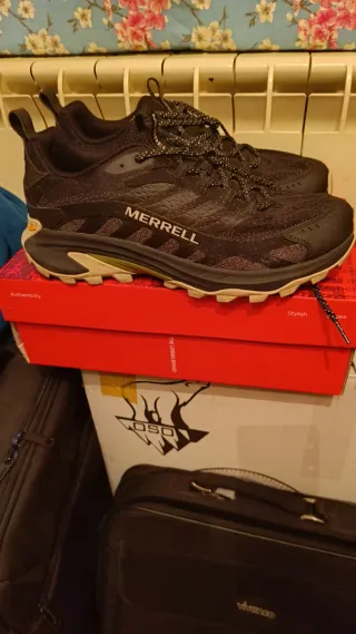 Zapatillas Merrell Negras y Beige