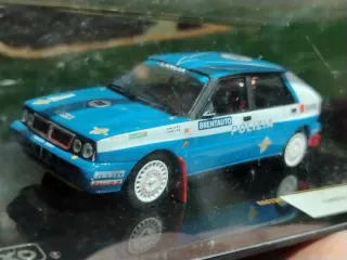 Lancia Delta HF Integrale Polizia 1:43 IXO