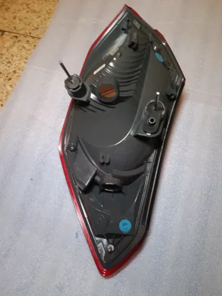 Piloto trasero izquierdo Ford Focus