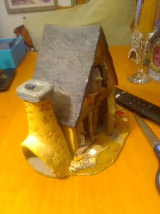 Casa decorativa para incienso