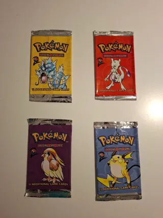 Box bustine Pokémon base set raichu gyarados ecc