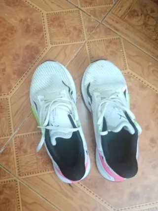 Zapatillas Puma Blancas y Rosas
