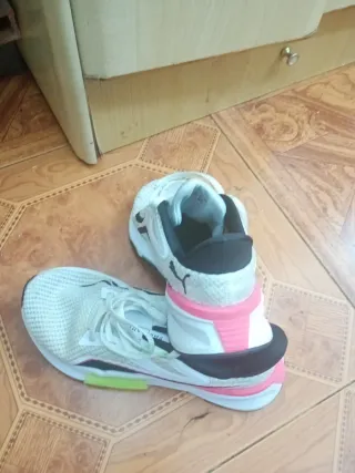 Zapatillas Puma Blancas y Rosas