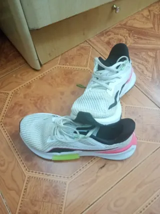 Zapatillas Puma Blancas y Rosas