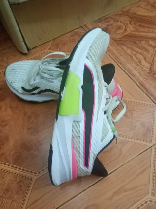 Zapatillas Puma Blancas y Rosas