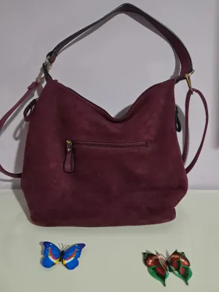 Bolso burdeos de ante y piel sintetico.