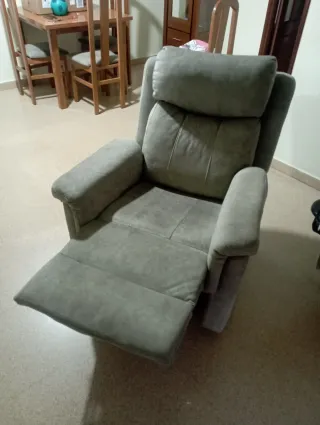 Butaca reclinable gris tela