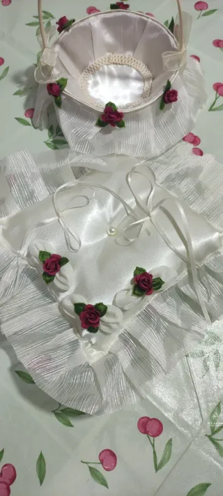 Cojín y cesta para alianzas y arras