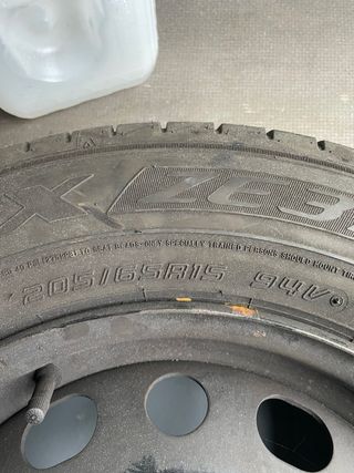 Neumáticos y llantas 205/65/15 buen estado