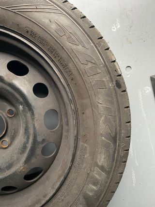 Neumáticos y llantas 205/65/15 buen estado