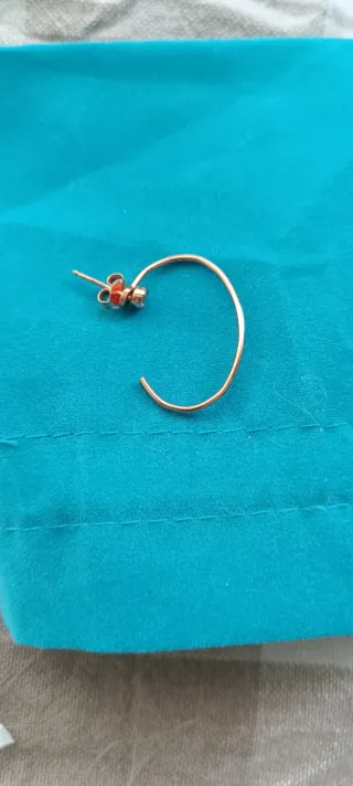 Pendiente aro dorado mujer