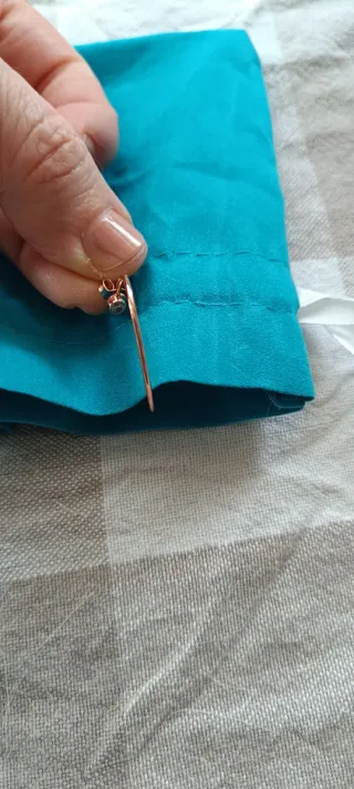 Pendiente aro dorado mujer