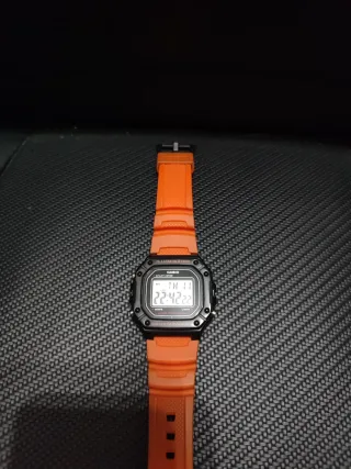 Reloj Casio Digital Naranja y Negro