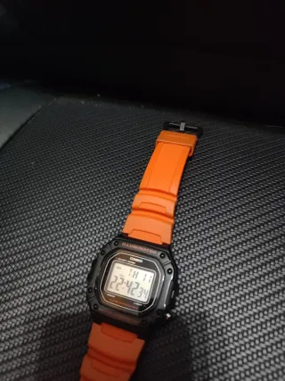 Reloj Casio Digital Naranja y Negro
