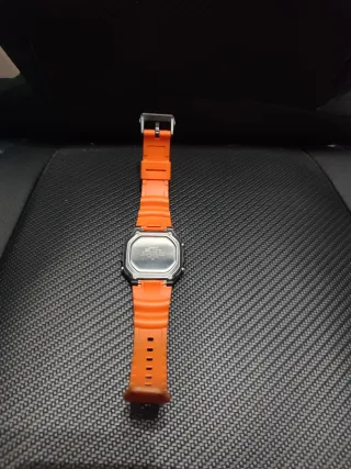 Reloj Casio Digital Naranja y Negro