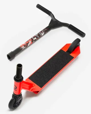 Patinete de acrobacias rojo y negro