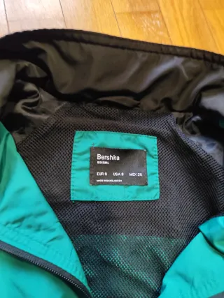 Sudadera deportiva color block cortavientos