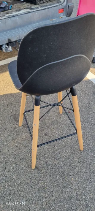 Sedie da bar nere e marroni