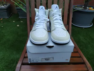 Jordan 1 Mid Coconut Talla 44.5 EUR