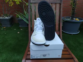 Jordan 1 Mid Coconut Talla 44.5 EUR