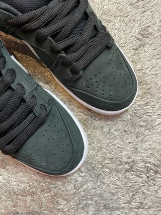 Nike SB Dunk Low Pro Black Gum 40