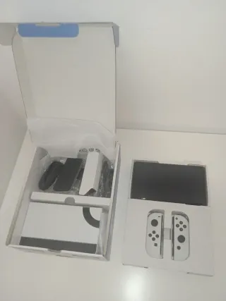 Nintendo Switch OLED + Super Mario Bros. Wonder