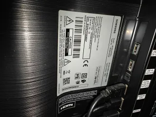 Televisor Negro y Plateado