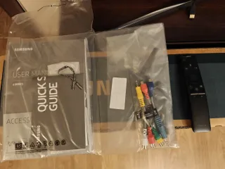 Televisor Negro y Plateado