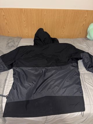 Chaqueta Quechua Negra y Gris Talla L