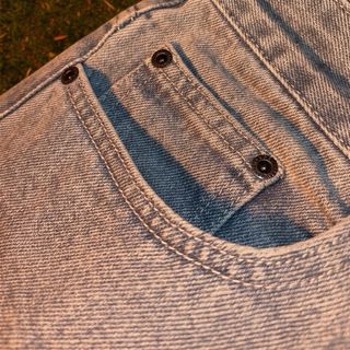 Pantaloni Burberry x Supreme con cartellino